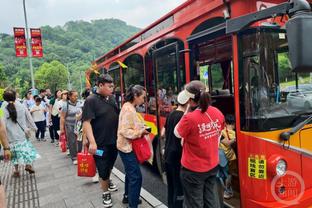 泰伦-卢：感谢教练组和球员们 在11月份遭遇6连败时挺了过去